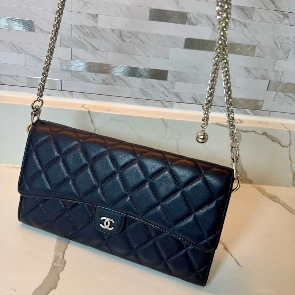 CHANEL Navy Blue Quilted Lambskin Classic Flap Wallet Silver CC - Picture 11 of 16